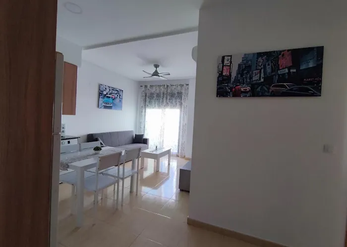 Apartamento Con Patio, Piscina Y Parking Privado